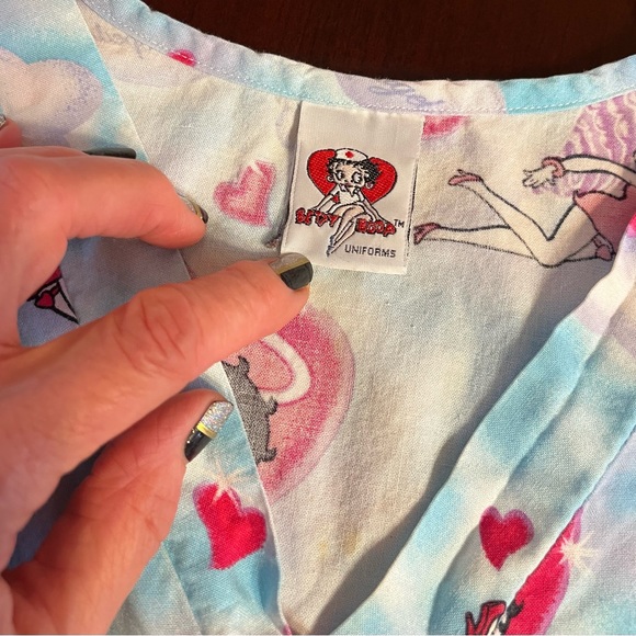 Betty Boop heart scrubs 100% cotton Angel red blue pink pockets size M - Picture 11 of 11
